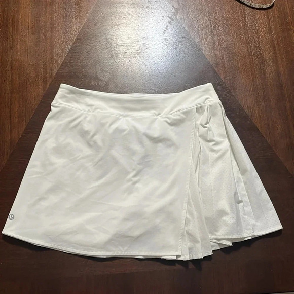 Lululemon women’s skirt - Picture 2 of 6